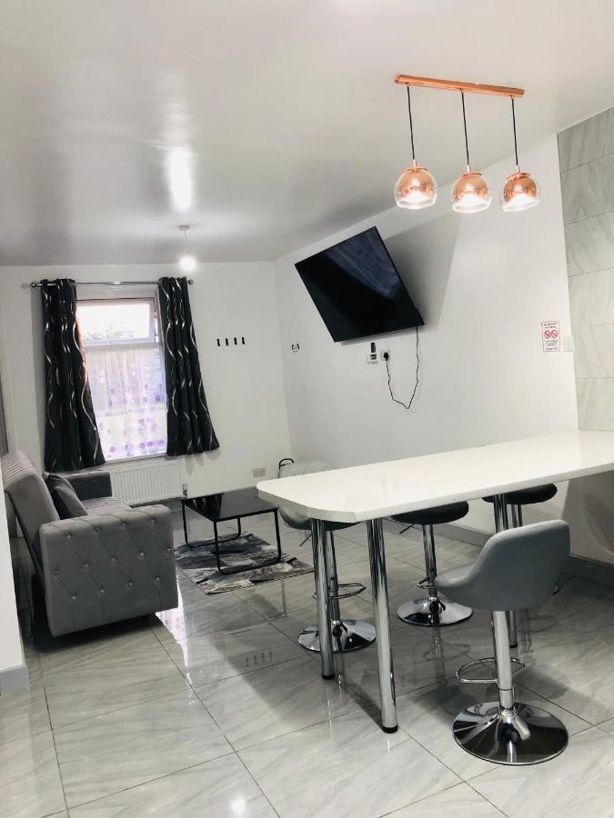 Modern Travis House * Burnley
